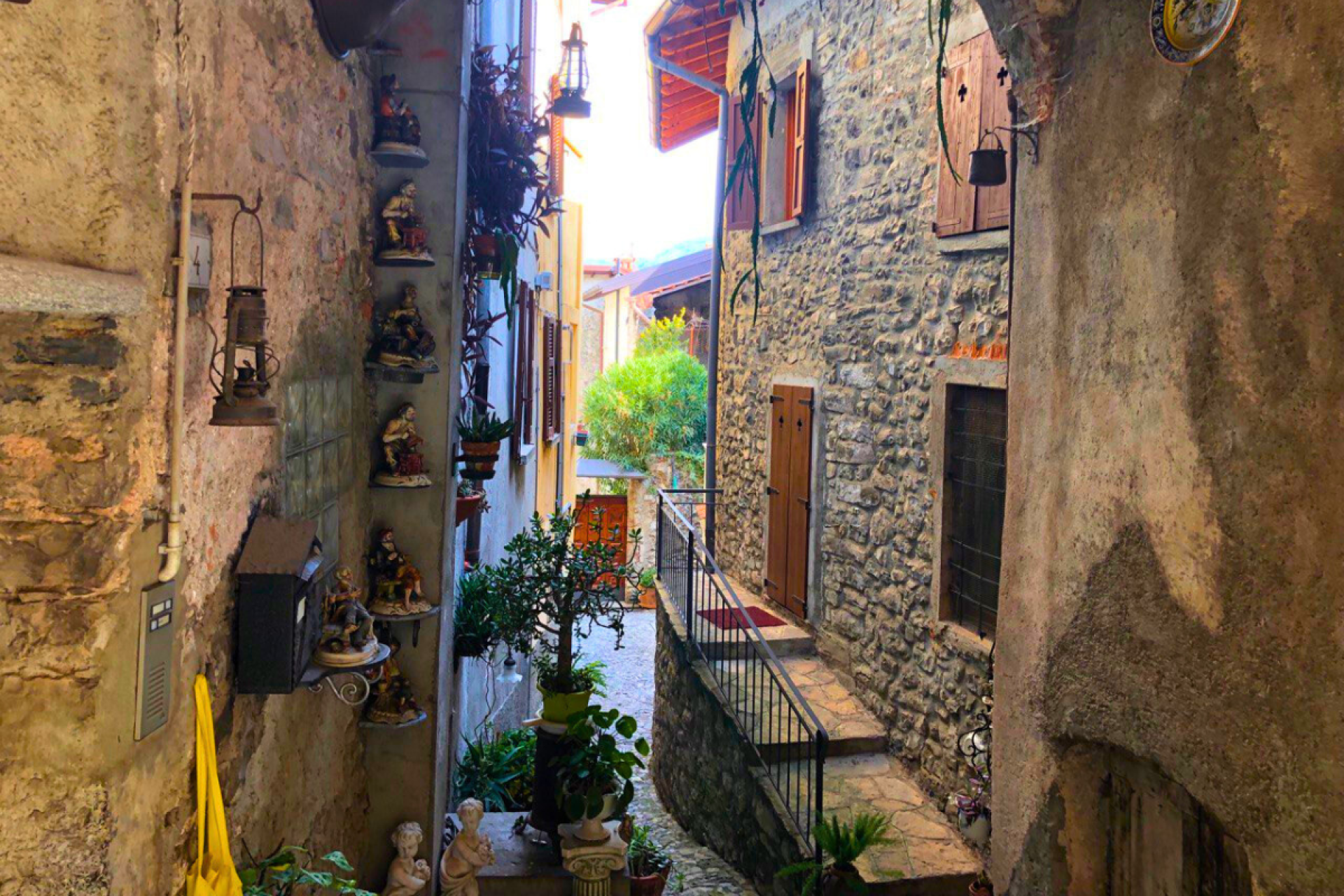 Mezzegra: arts and crafts in the ancient village